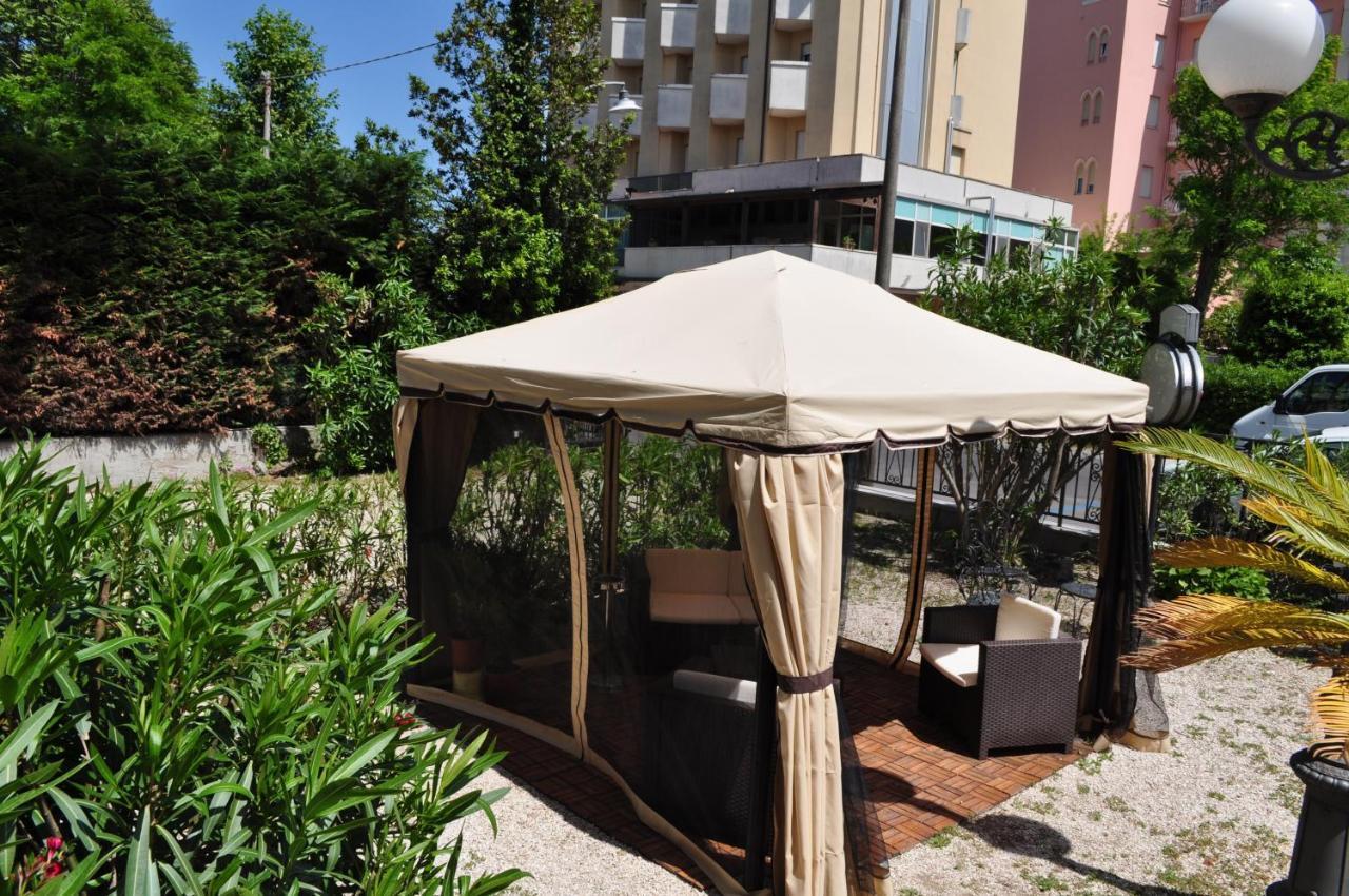Esedra Hotel Rimini Ngoại thất bức ảnh